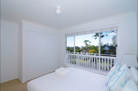 Poolside - Tourism Canberra 8