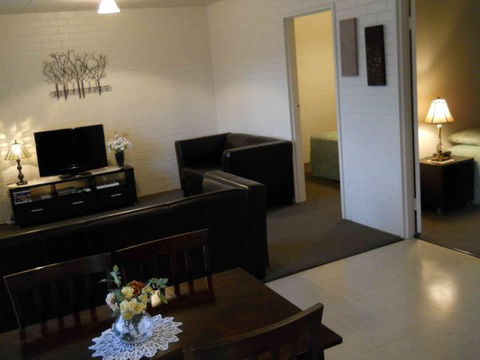 BJs Short Stay Apartments - Tourism Canberra 0