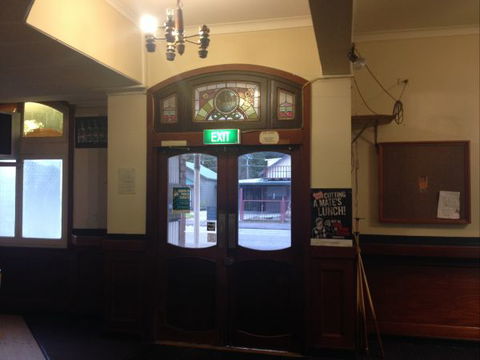 Cecil Hotel Zeehan - Tourism Canberra 3