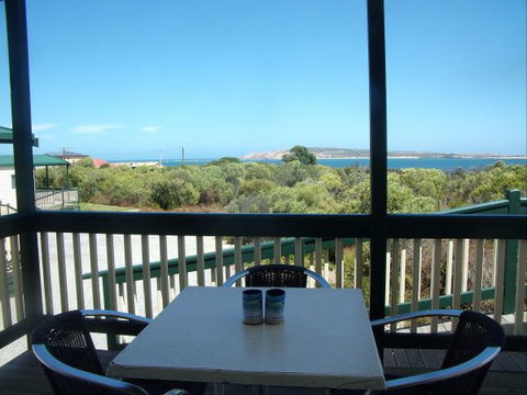 Elliston Waterloo Bay Tourist Park - Tourism Canberra 0