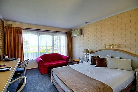 Raglan Motor Inn - Tourism Canberra 0