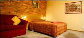Best Western Pines Country Club Motor Inn - Tourism Canberra 4