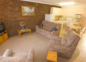 Carn Court Holiday Apartments - Tourism Canberra 1