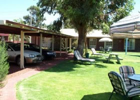 Carn Court Holiday Apartments - Tourism Canberra 4