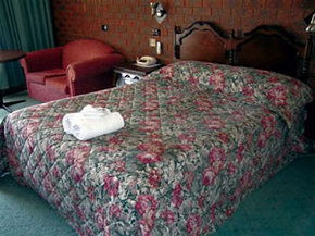 Bell Tower Motor Inn - Tourism Canberra 0