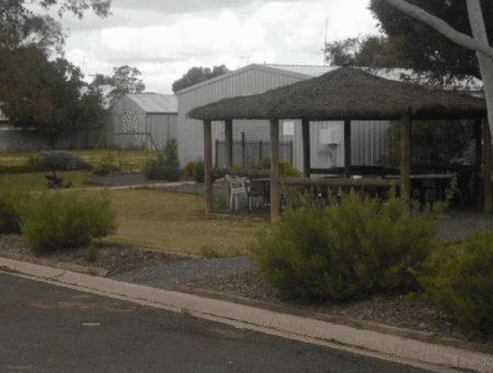Rainbow Motor Lodge Pot Of Gold - Tourism Canberra 2