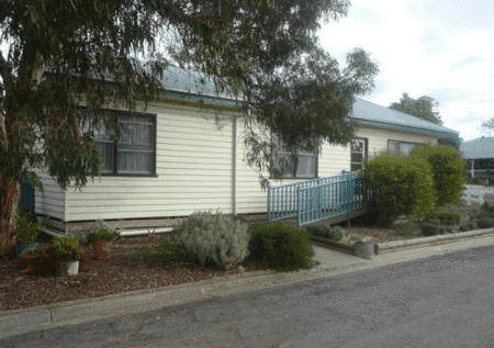 Rainbow Motor Lodge Pot Of Gold - Tourism Canberra 4
