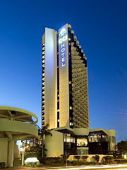 Gold Coast International Hotel - Tourism Canberra 0