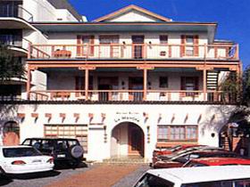 La Mancha Holiday Suites - Tourism Canberra 0