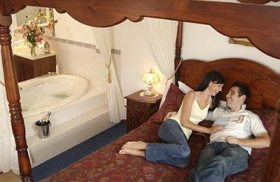 Wine & Roses Bed & Breakfast - Tourism Canberra 5