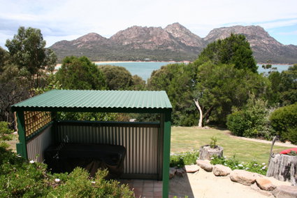 Coles Bay Waterfronters - Tourism Canberra 0