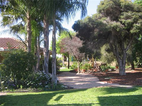 Orana Motor Inn - Tourism Canberra 3
