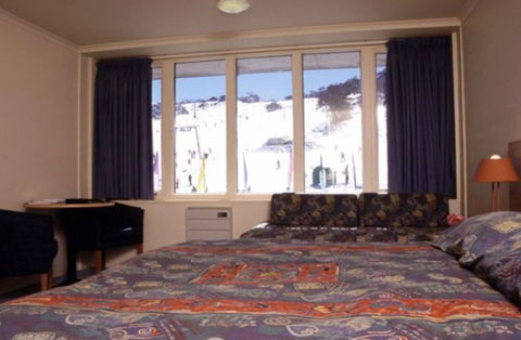 Perisher Valley Hotel - Tourism Canberra 0