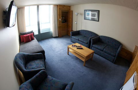 Perisher Valley Hotel - Tourism Canberra 2