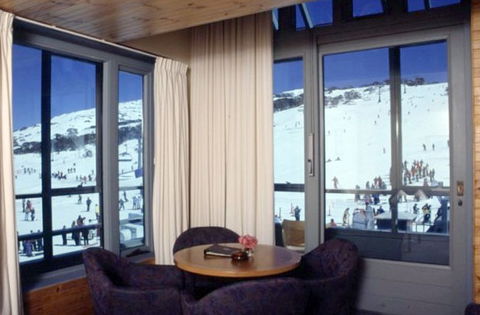 Perisher Valley Hotel - Tourism Canberra 4