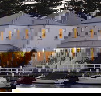 Oscars Waterfront Boutique Hotel - Tourism Canberra