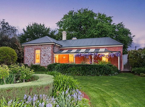 Dumas House - Tourism Canberra 1