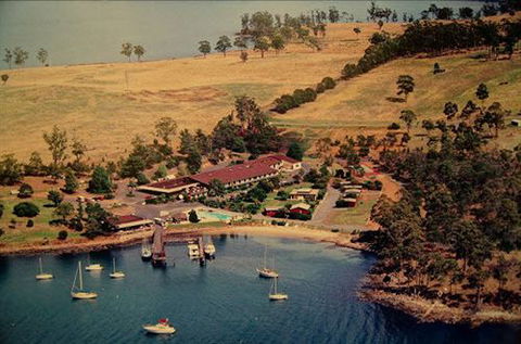 Eastcoast Central Watersedge Resort - Tourism Canberra 0