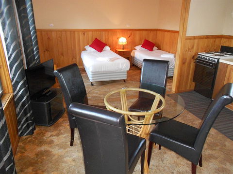 Eastcoast Central Watersedge Resort - Tourism Canberra 3