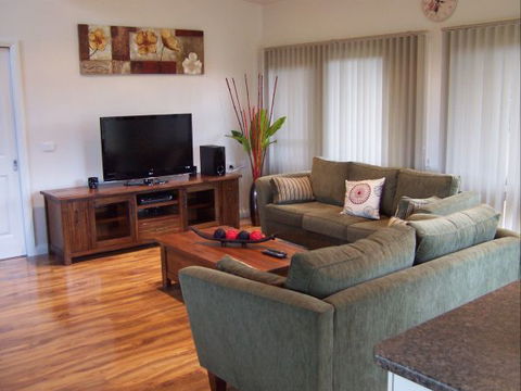 High Peaks Cottages - Tourism Canberra 5