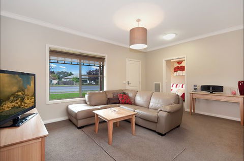 Hamilton Accommodation - Tourism Canberra 0