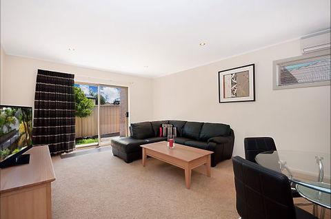 Hamilton Accommodation - Tourism Canberra 2