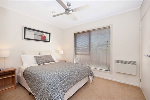 Hamilton Accommodation - Tourism Canberra 6