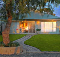 17 QED Lakehouse - Tourism Canberra