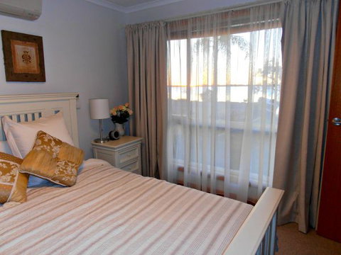 17 QED Lakehouse - Tourism Canberra 3