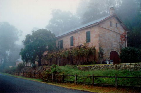 Tizzana Winery Bed And Breakfast - Tourism Canberra 0