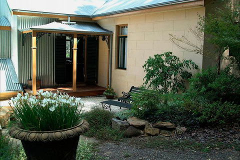 Tizzana Winery Bed And Breakfast - Tourism Canberra 3