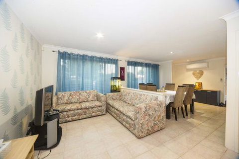 Alpha Homestay - Tourism Canberra 4