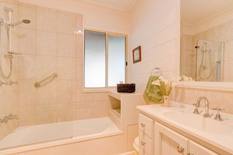 All About Me Bed And Breakfast - Tourism Canberra 3