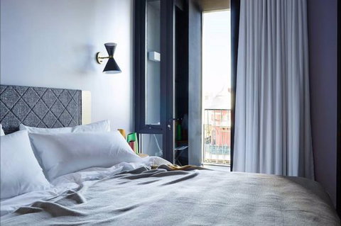 Alex Hotel Northbridge - Tourism Canberra 3