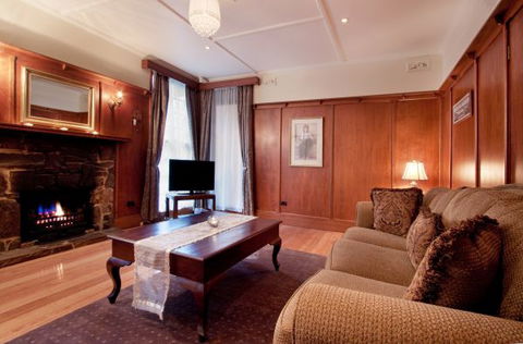 Arnica Views Summit Retreat - Tourism Canberra 4