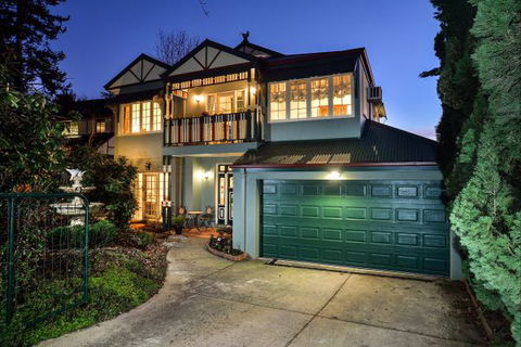 Arnica Views Summit Retreat - Tourism Canberra 6