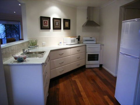 C-Deck Beach House Apartment - Tourism Canberra 2
