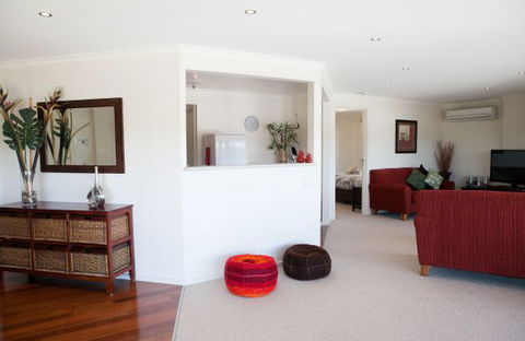 C-Deck Beach House Apartment - Tourism Canberra 5