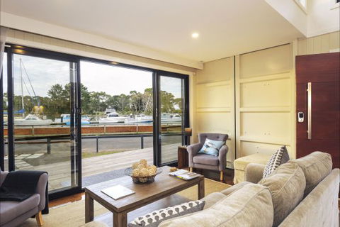 Coastal Pods Wynyard - Tourism Canberra 3