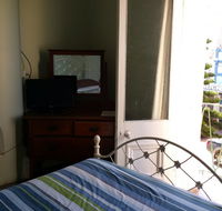 Foreshore Backpackers - Tourism Canberra