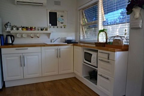 Garden Cottage B And B - Tourism Canberra 2