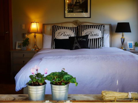La Perrie Chalet Bed And Breakfast - Tourism Canberra 0