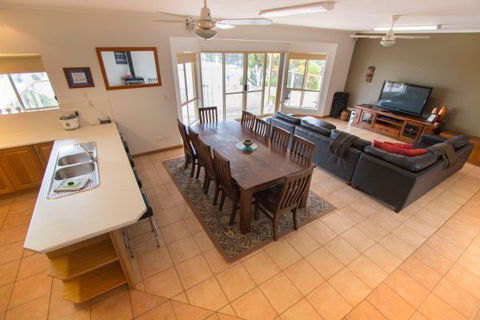 Limestone Ridge - Holiday House - Tourism Canberra 1