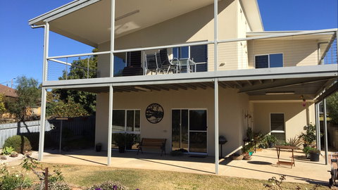 Lyreen's Apartment Bed And Breakfast - Tourism Canberra 0
