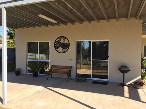 Lyreen's Apartment Bed And Breakfast - Tourism Canberra 4