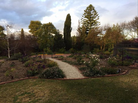 Lyreen's Apartment Bed And Breakfast - Tourism Canberra 9