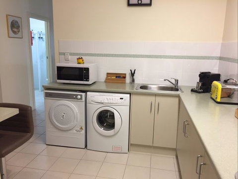 Lyreen's Apartment Bed And Breakfast - Tourism Canberra 10