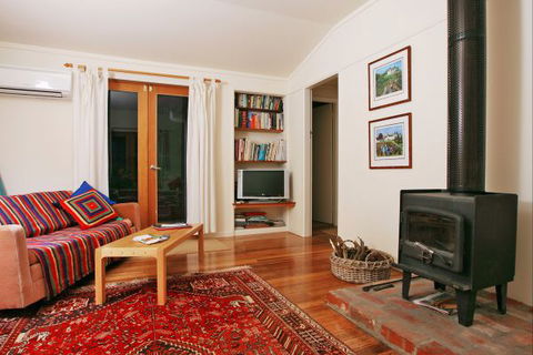 Oakhill Cottage - Tourism Canberra 1