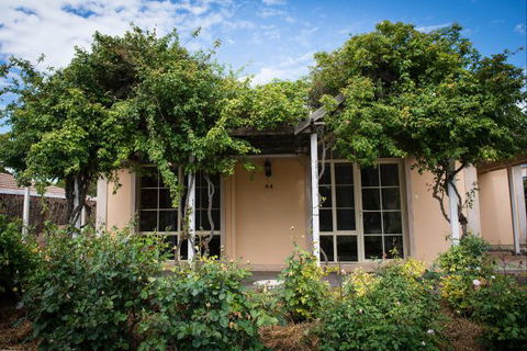 Olive House Accommodation Kimba - Tourism Canberra 0