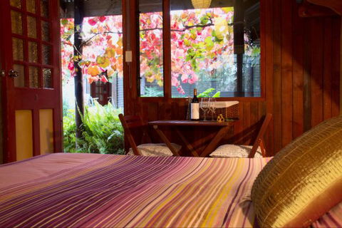 Red Poles Bed And Breakfast - Tourism Canberra 1